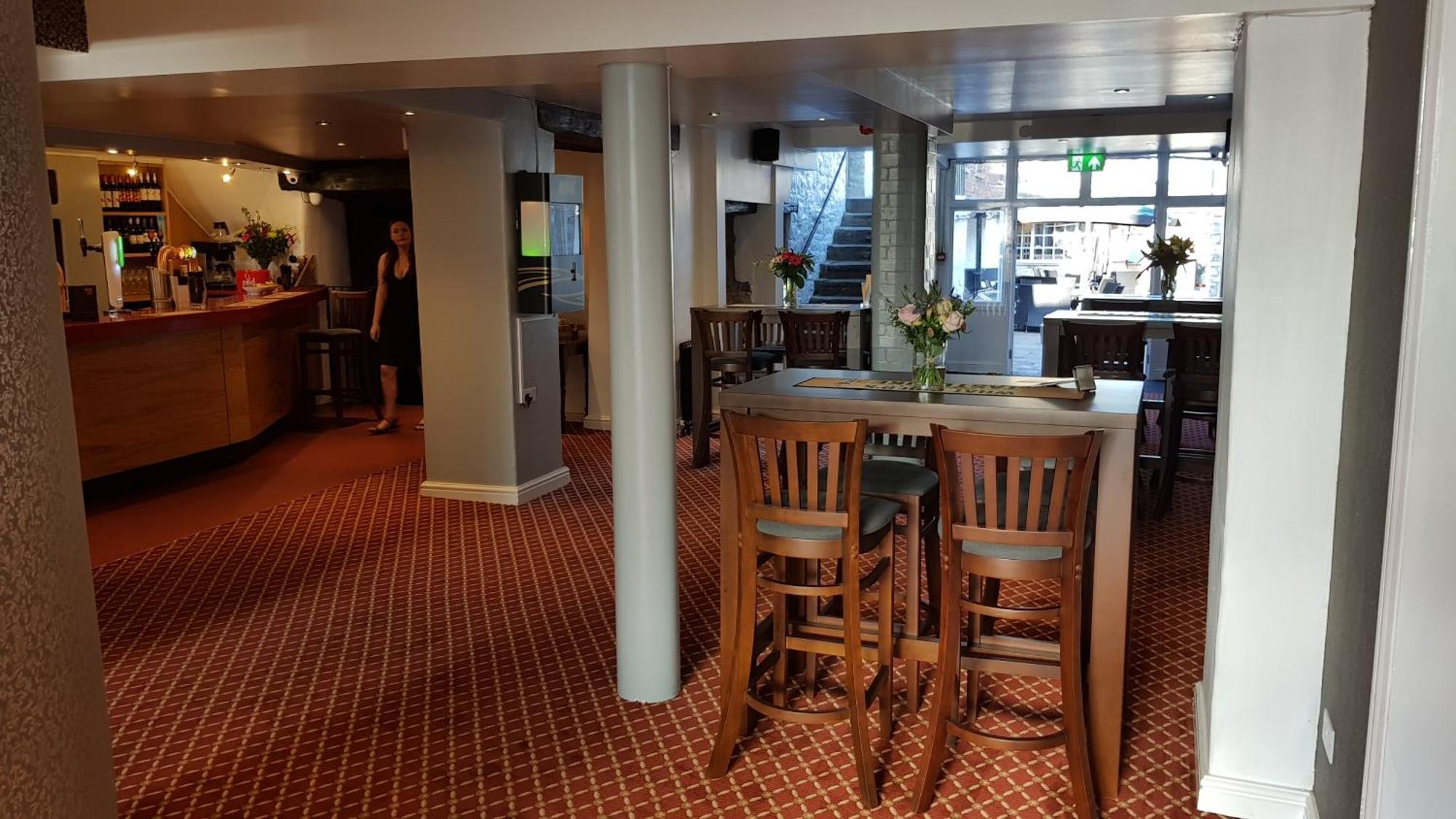 The Portcullis Hotel Chipping Sodbury Exterior photo